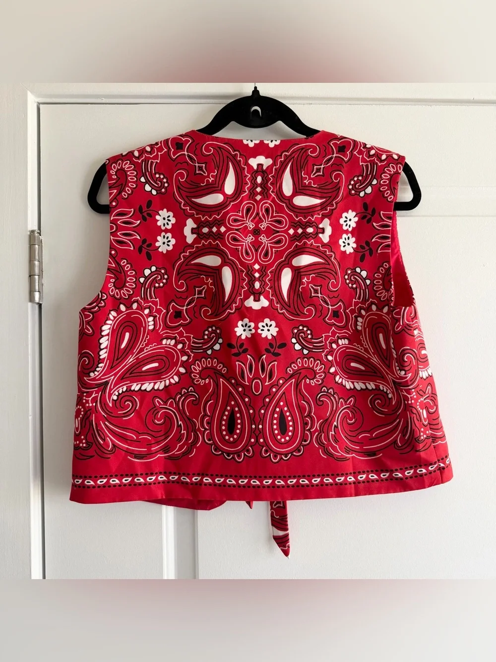 Francesca’s Red, White and Black Handkerchief Western Tie Cropped Vest NWT - Picture 2 of 4